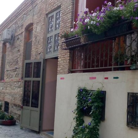 California Guest House Gori Esterno foto