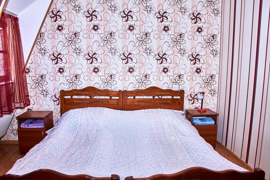 California Guest House Gori Esterno foto