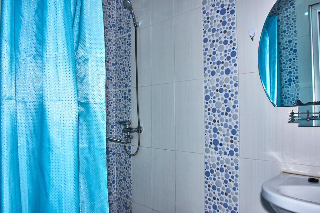 California Guest House Gori Esterno foto