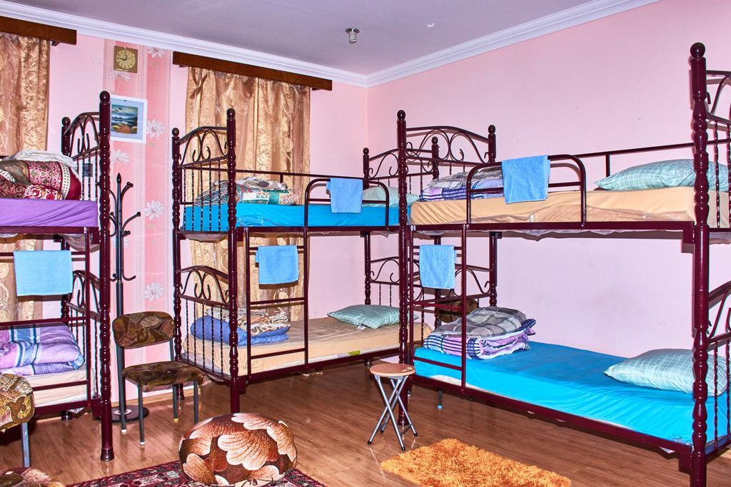 California Guest House Gori Esterno foto