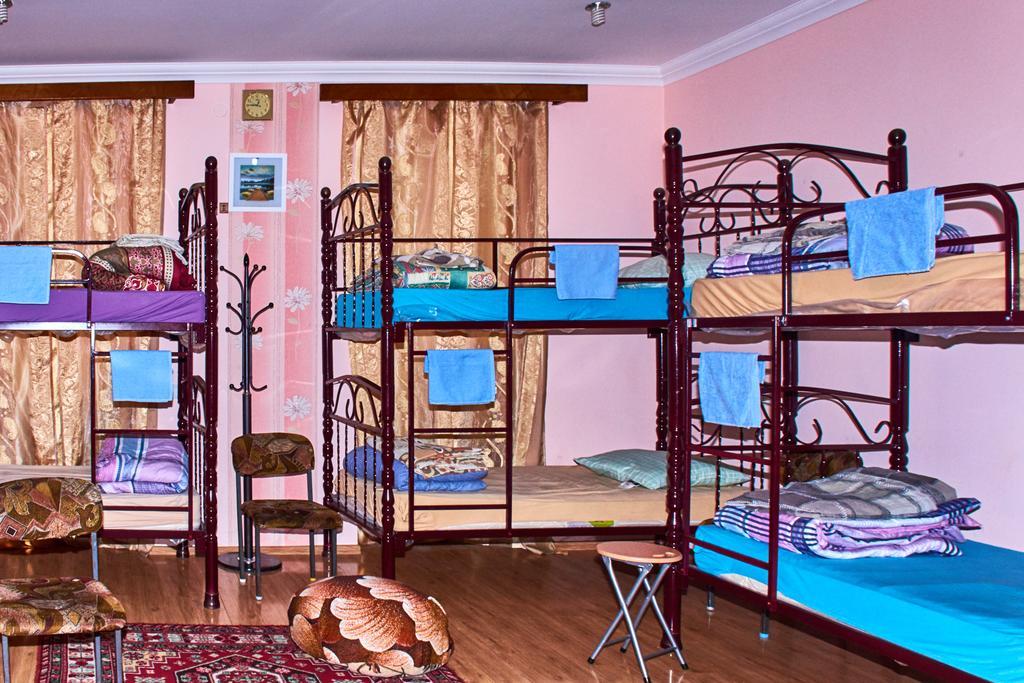 California Guest House Gori Esterno foto
