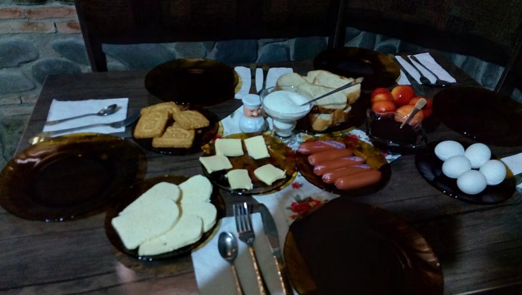 California Guest House Gori Esterno foto